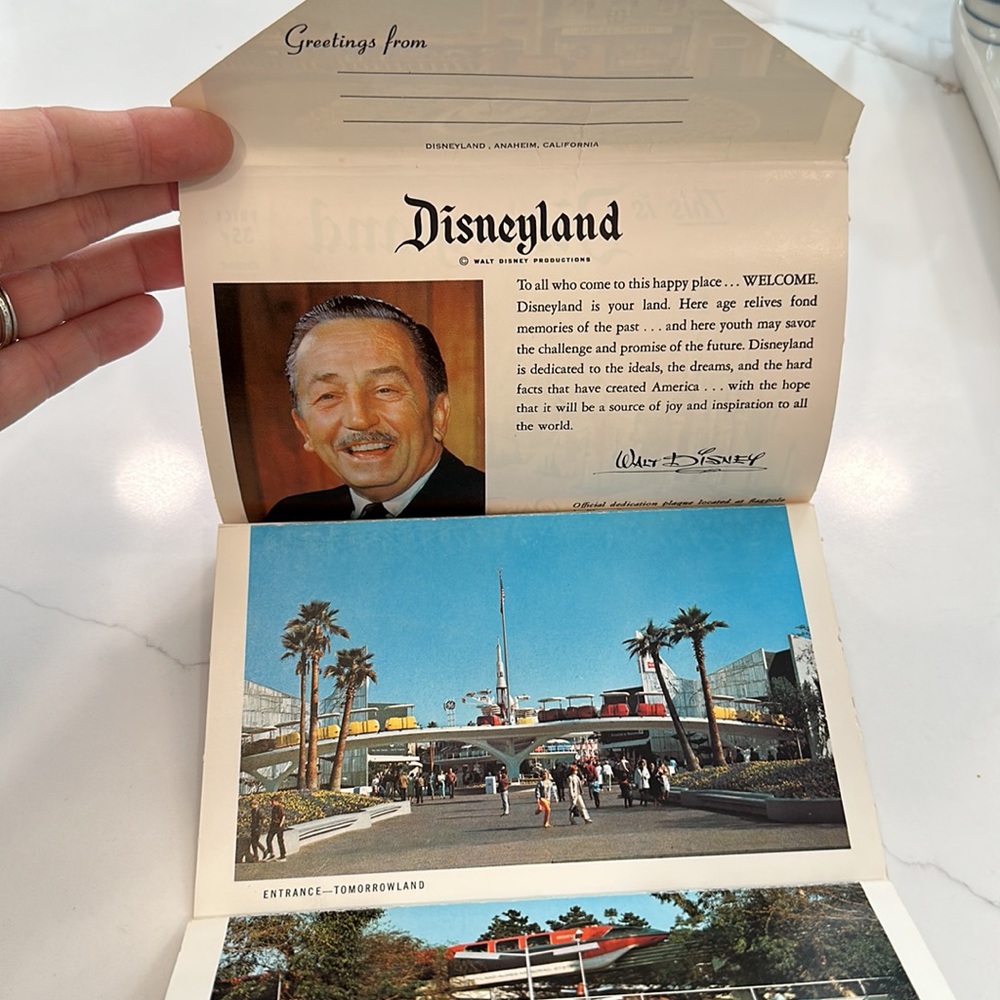 Vintage 1960’s This is Disneyland 26 Colorful Scenes Postcard Souvenir Photobook - Picture 3 of 9